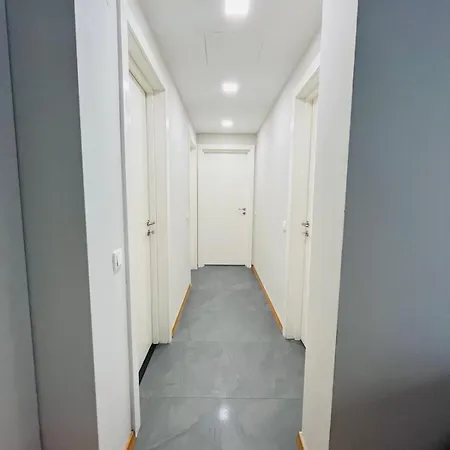 Freesia With Underground Parking Lägenhet