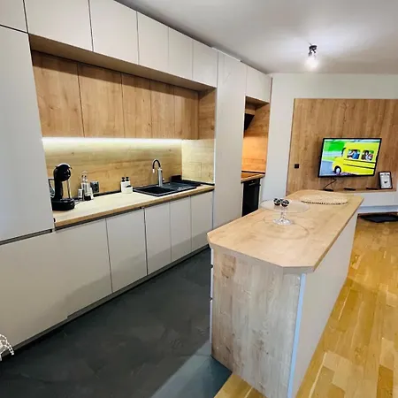 Freesia With Underground Parking Lägenhet *