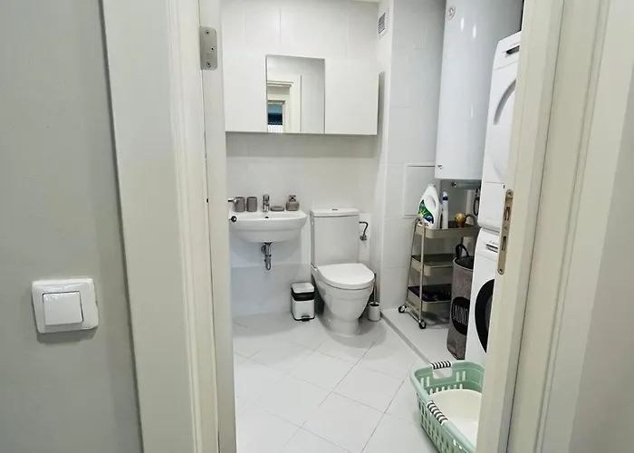 Freesia With Underground Parking アパート