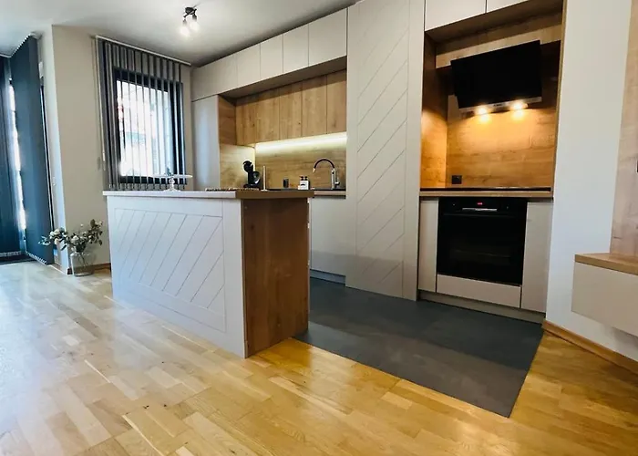 Freesia With Underground Parking アパート ソフィア