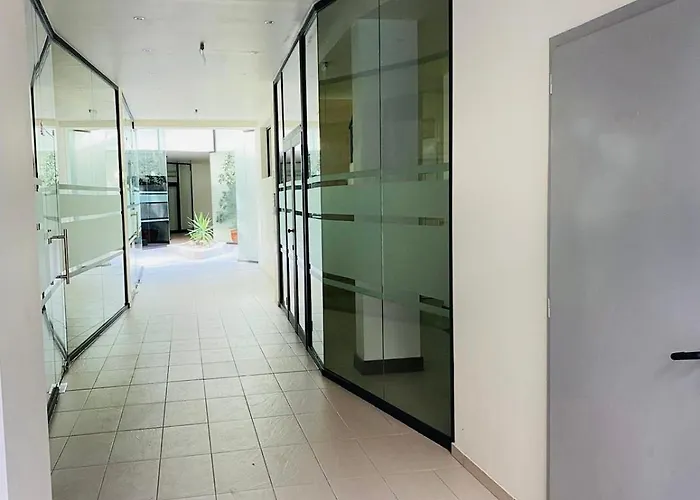 Freesia With Underground Parking アパート