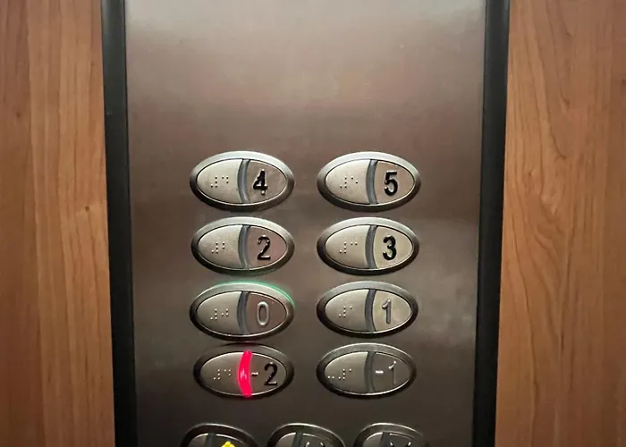 Freesia With Underground Parking アパート *